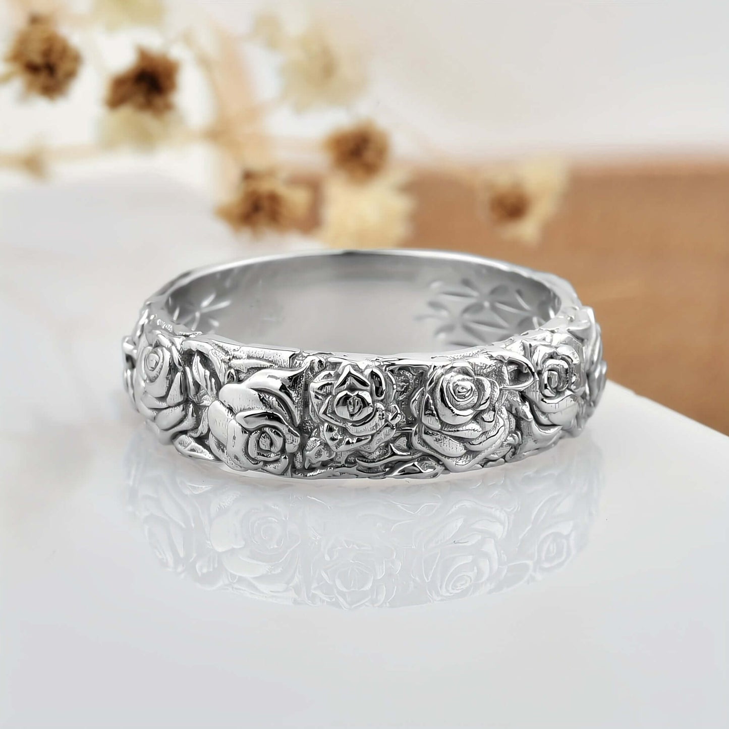 bague vintage roses en argent avec motif floral, bijou élégant idéal pour occasions spéciales.