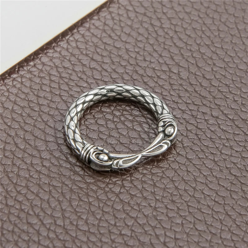 Bague bec d'aigle celte en acier inoxydable, bijou viking avec design détaillé et symbolique de force.