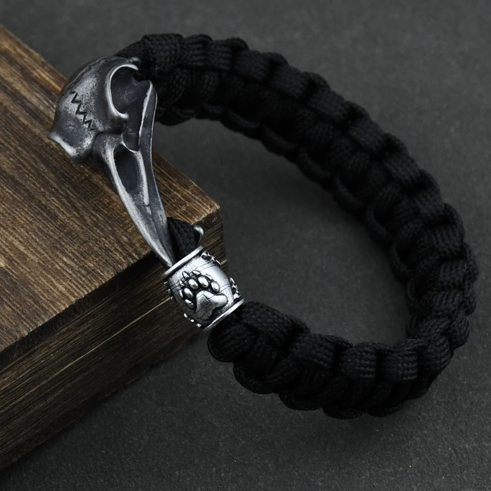 bracelet viking corbeau en acier inoxydable avec un crâne et un design en corde noire