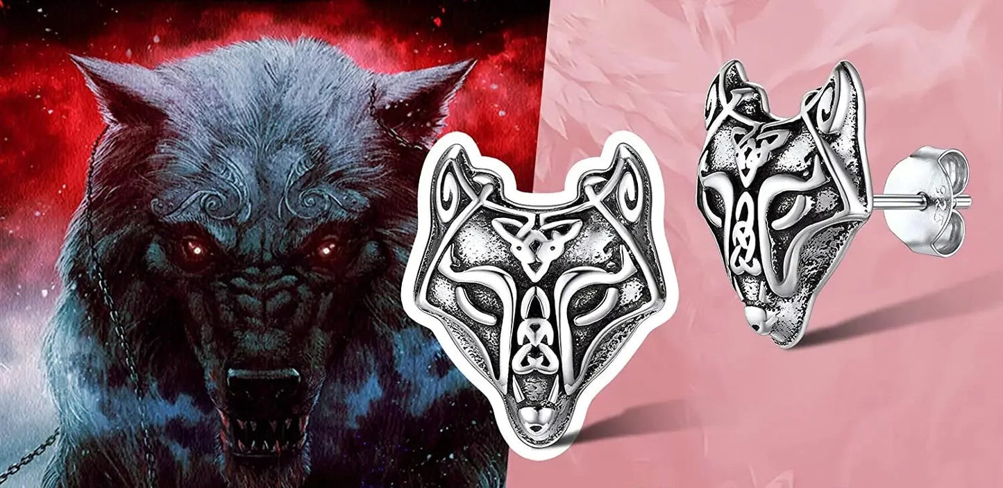 Boucles d'oreilles tête de loup viking en argent sterling avec design gravé, légères et hypoallergéniques.