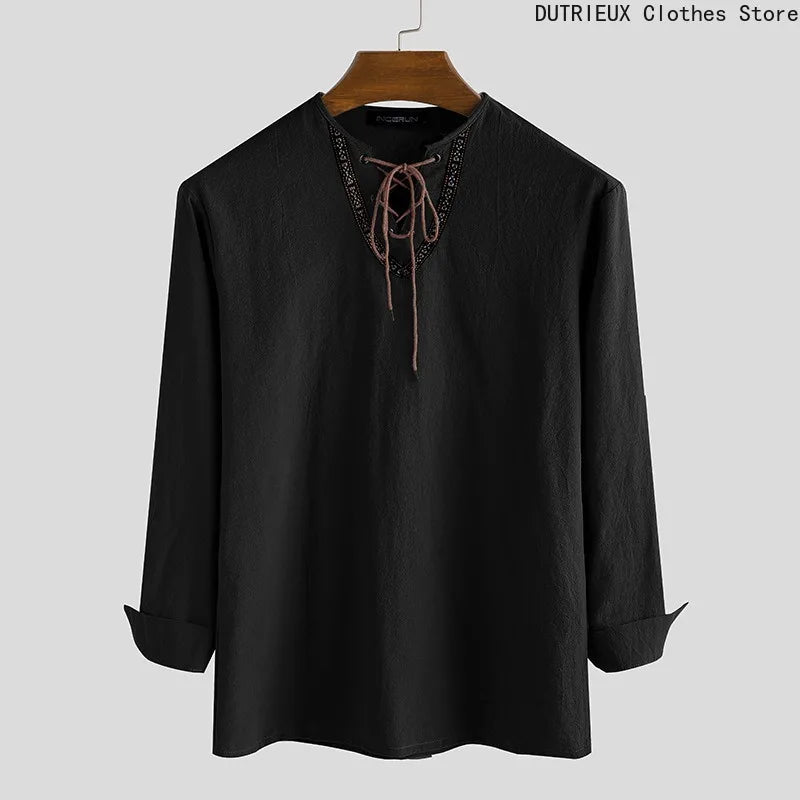 Chemise Vikings en coton et lin pour hommes, modèle noir avec col en V et fermeture à lacets.