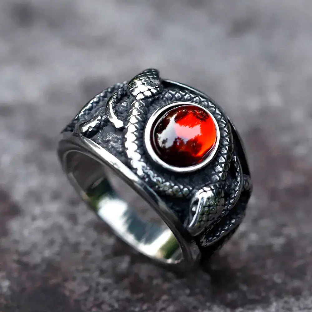 bague du sorcier en acier titane avec motif de serpent et gemme rouge
