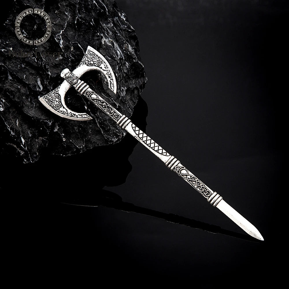 Épingle à cheveux hache Viking ornée, accessoire celte en alliage de zinc hypoallergénique.