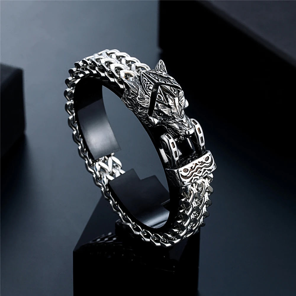 Bracelet animaux celtes en métal avec un design de tête de loup, élégant et unique.