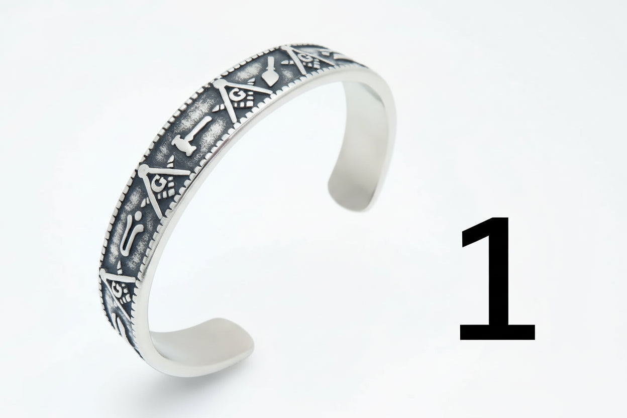 Bracelet celtique homme en acier inoxydable avec motifs géométriques symboliques.