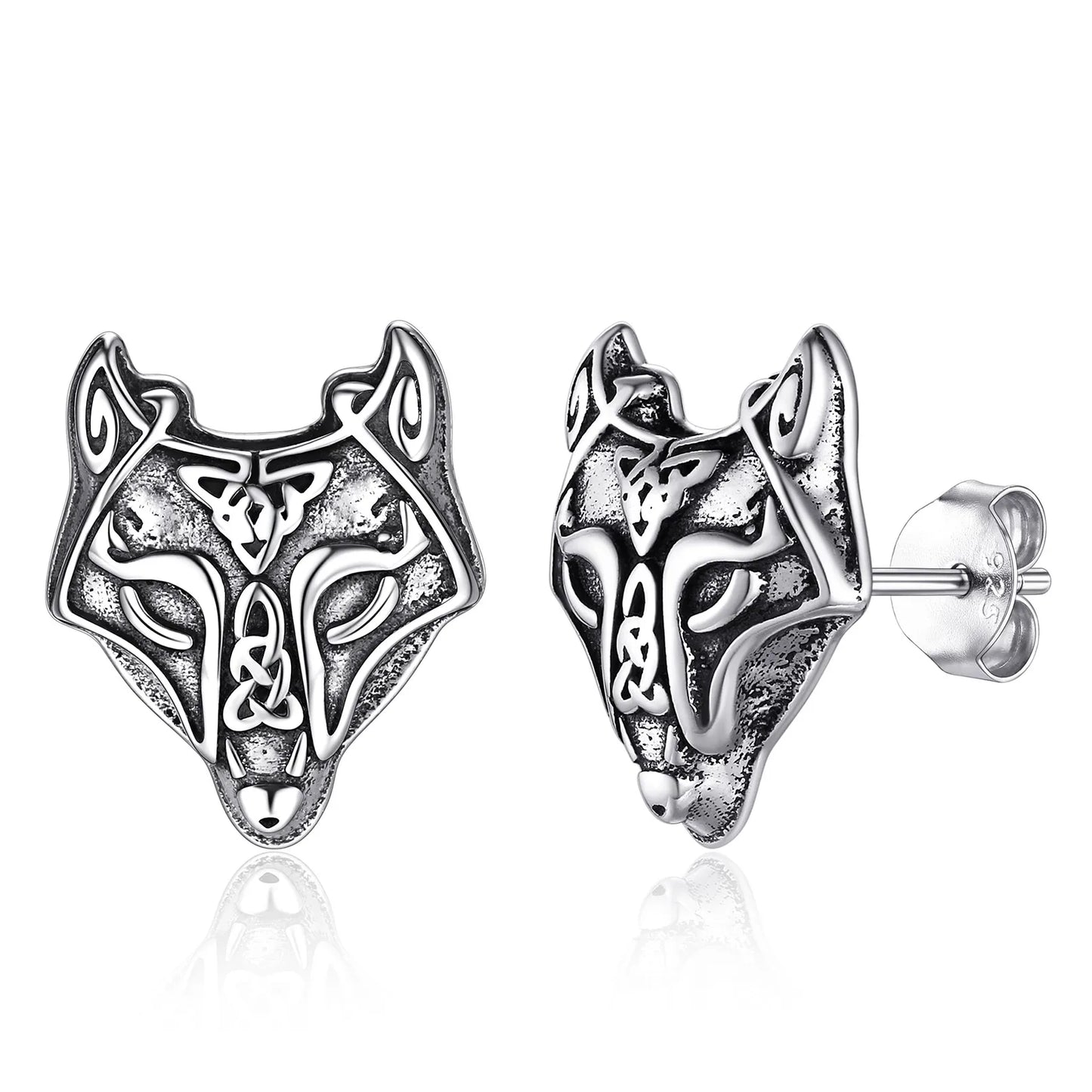Boucles d'oreilles tête de loup viking en argent sterling avec design gravé, hypoallergéniques et confortables.