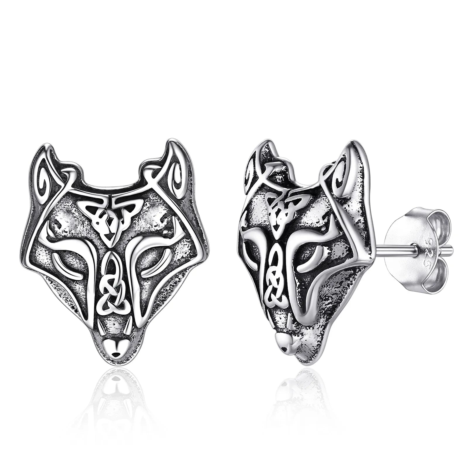 Boucles d'oreilles tête de loup viking en argent sterling avec design gravé, hypoallergéniques et confortables.