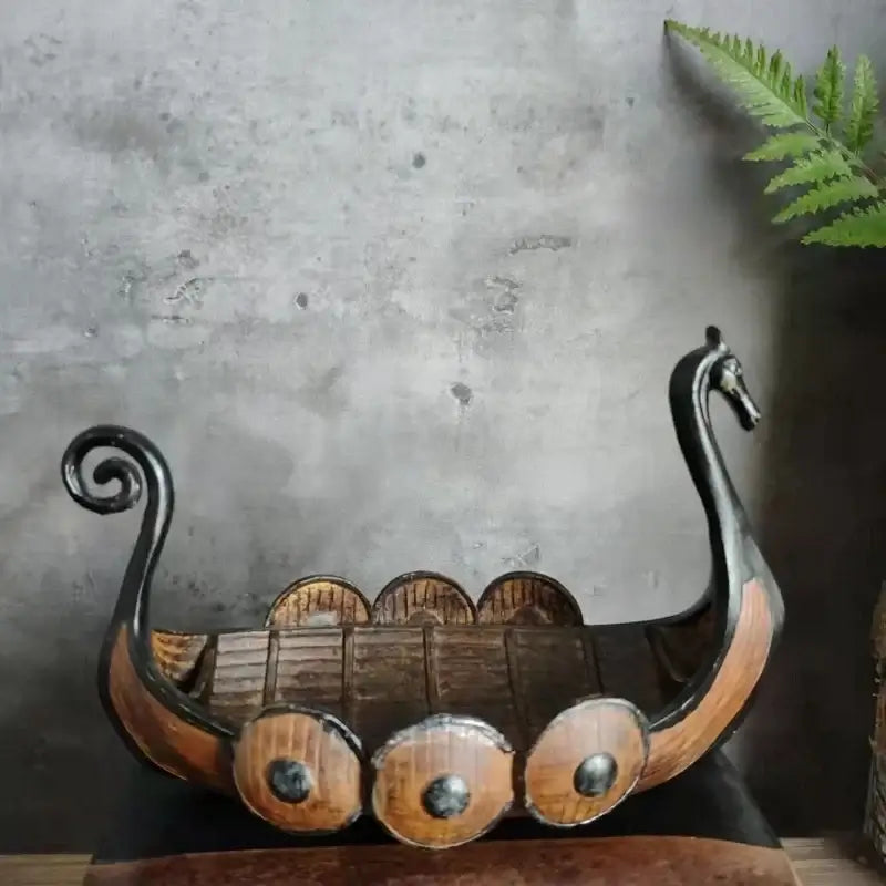 Ornements de bureau en résine - LE drakkar Viking, un élégant ornement inspiré des bateaux vikings.