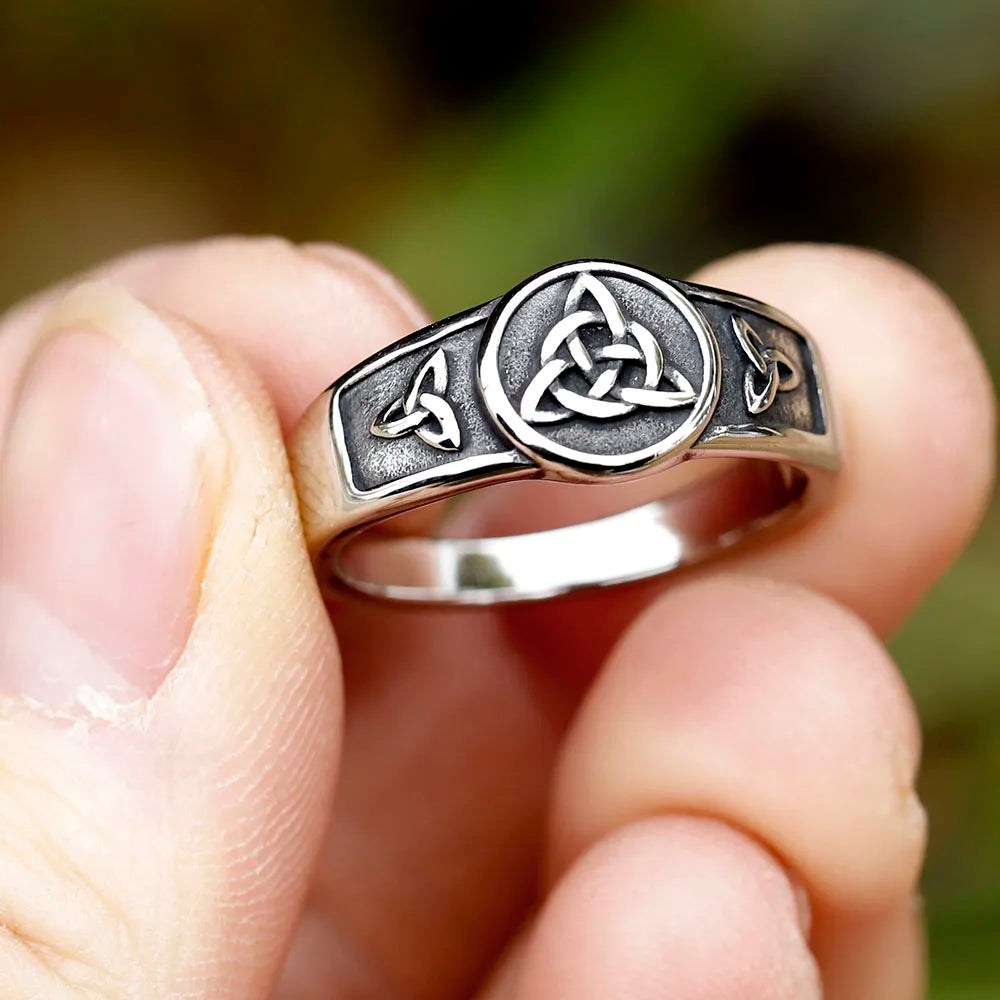 La bague croix Wiccan