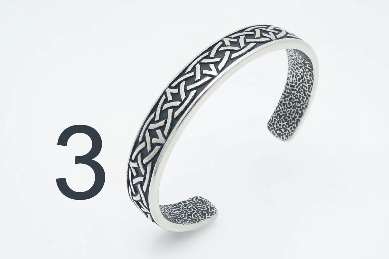 Bracelet celtique homme en acier inoxydable avec motifs géométriques celtes, design élégant et moderne.